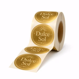 Mockup de etiqueta metalizada dorada para catálogo de productos de impresión.