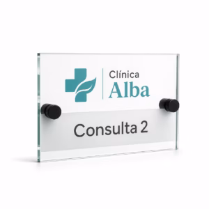 Mockup de placa directorio metacrilato para catálogo de productos de impresión.