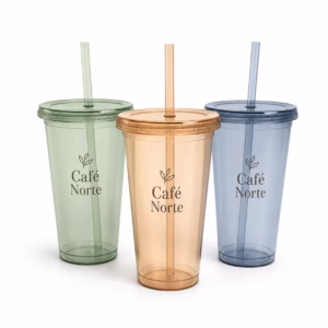Mockup de vasos reutilizables para catálogo de productos de impresión.